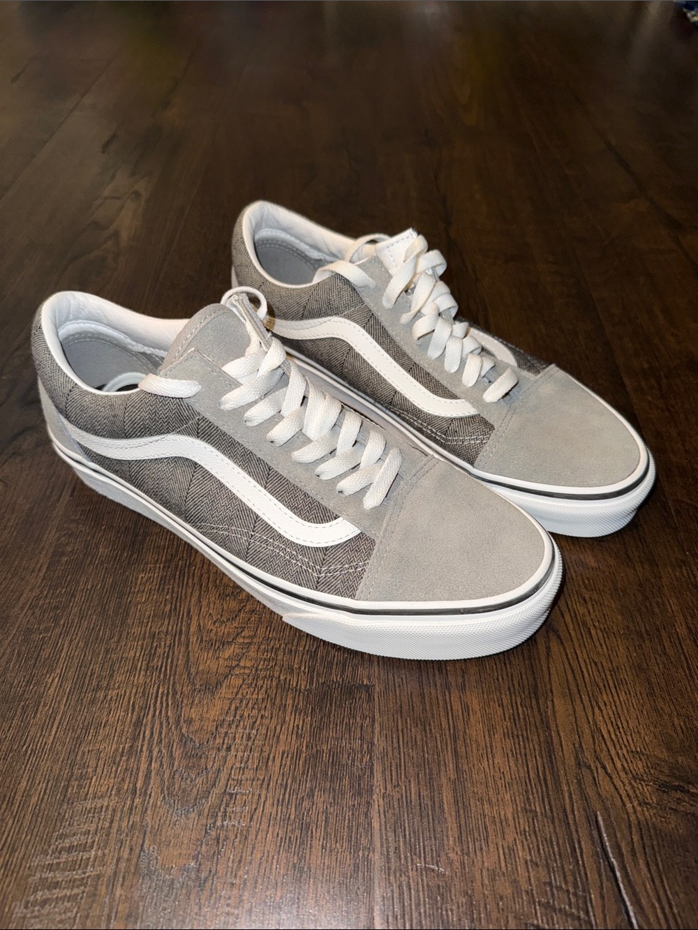 NWOT Vans Low-Top Sneakers in Light Gray and White